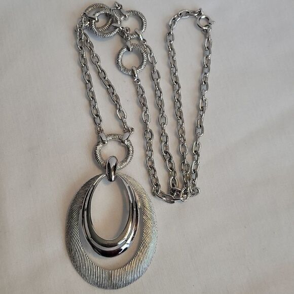 VTG CROWN TRIFARI NECKLACE - Picture 4 of 5